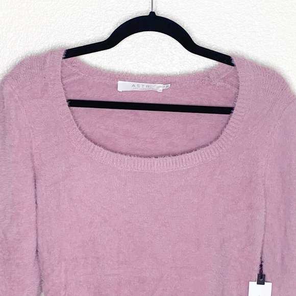 ASTR the Label NWT Lilac Fuzzy Cropped Sweater - Picture 5 of 7